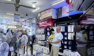 Điện lạnh ‘cháy hàng’ mùa nắng nóng, dân TPHCM xuống tiền mua gì?