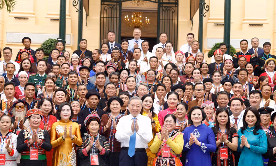 Tổng Bí thư, Chủ tịch nước Tô Lâm tiếp các già làng, trưởng bản, nghệ nhân, người có uy tín tiêu biểu toàn quốc