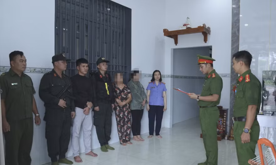 Khởi tố nhóm đối tượng tham ô hơn 1.200 tấn nguyên liệu chì