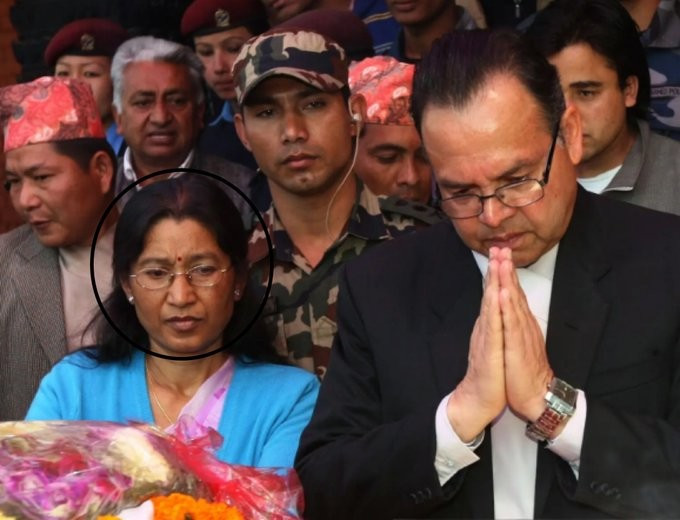 Vợ cựu thủ tướng Nepal chết trong biển lửa, hàng loạt lãnh đạo bị tấn công