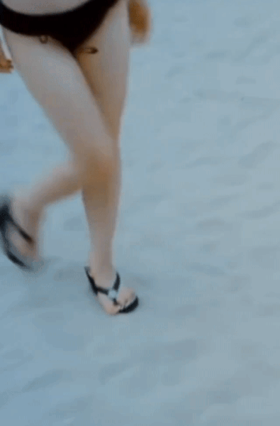 Liễu Nham từng là người mẫu nội y nóng bỏng, nhưng cô bị khinh thường vì quá khứ này. Liễu Nham từng là người mẫu nội y nóng bỏng, nhưng cô bị khinh thường vì quá khứ này.