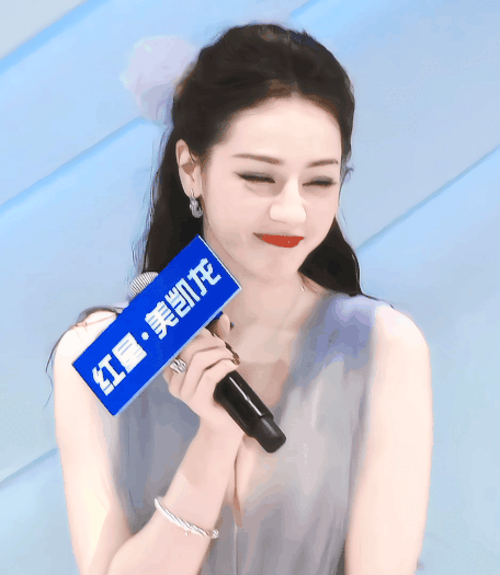 Ngày 21/6, Sina đưa tin Địch Lệ Nhiệt Ba tham gia sự kiện tại Thiên Tân, Trung Quốc thu hàng nghìn khán giả tham gia. Tại trung tâm thương mại, người hâm mộ vây kín lối vào, đứng chật 7 tầng lầu để được nhìn thấy mỹ nhân Tân Cương. Ngày 21/6, Sina đưa tin Địch Lệ Nhiệt Ba tham gia sự kiện tại Thiên Tân, Trung Quốc thu hàng nghìn khán giả tham gia. Tại trung tâm thương mại, người hâm mộ vây kín lối vào, đứng chật 7 tầng lầu để được nhìn thấy mỹ nhân Tân Cương.