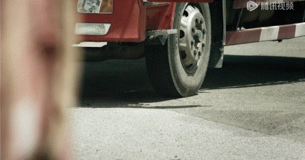 Kỹ xảo của phim Tây xuất Ngọc Môn bị chê rởm và không gây sợ hãi như trong nguyên tác. Kỹ xảo của phim Tây xuất Ngọc Môn bị chê rởm và không gây sợ hãi như trong nguyên tác.