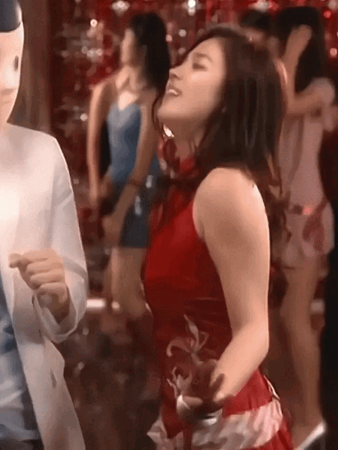 Song Hye Kyo từng có những tạo hình gợi cảm trong quá khứ.