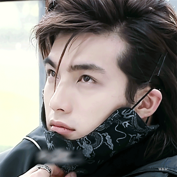 Hạ Quân Tường từng là nam thần một thời nổi khắp châu Á của màn ảnh Đài Loan. Hạ Quân Tường từng là nam thần một thời nổi khắp châu Á của màn ảnh Đài Loan.