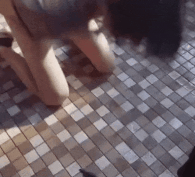 Một cảnh quay thô tục của Trương Sở Lam (Hồ Tiên Tú).