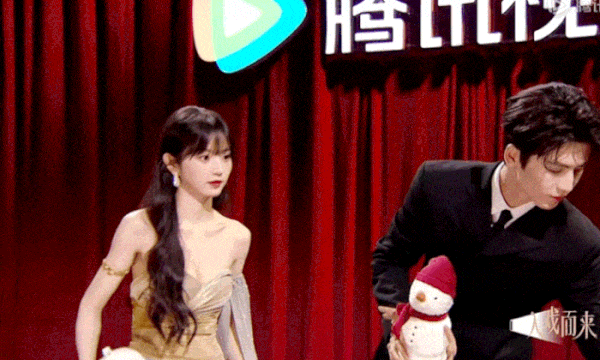 Điền Hi Vi không đợi Trương Lăng Hách đi cùng. Điền Hi Vi không đợi Trương Lăng Hách đi cùng.