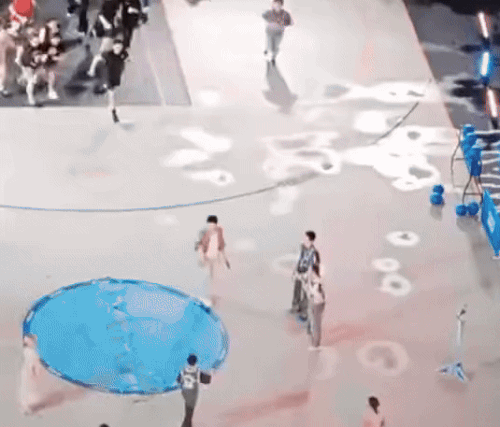 Vương Hạc Đệ được yêu thích tại Trung Quốc. Vương Hạc Đệ được yêu thích tại Trung Quốc.