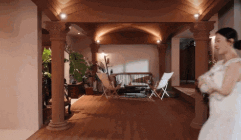 Biệt thự rộng rãi được ví như công việc của Hoắc Tư Yến.