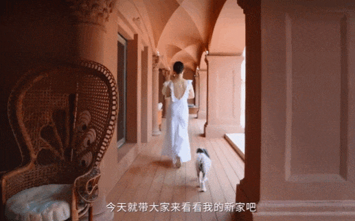 Biệt thự rộng rãi được ví như công việc của Hoắc Tư Yến.