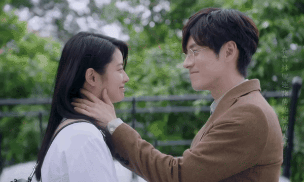 Những phân đoạn chuyển cảnh bị ví như "lồng máy giặt", "kỹ xảo kém hơn phim Tây du ký" của đạo diễn Chu Duệ Bân. Những phân đoạn chuyển cảnh bị ví như "lồng máy giặt", "kỹ xảo kém hơn phim Tây du ký" của đạo diễn Chu Duệ Bân.