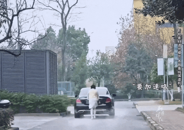 Tình tiết phim phi logic là đặc điểm chung của các phim ngắn này.