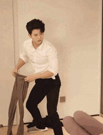 Dòng phim ngắn có nội dung kỳ quái, tình tiết gây sốc đang thu hút sự chú ý của người xem. Tuy nhiên, những hệ lụy mà nó đem lại khiến giới quản lý nghệ thuật Trung Quốc lo lắng.