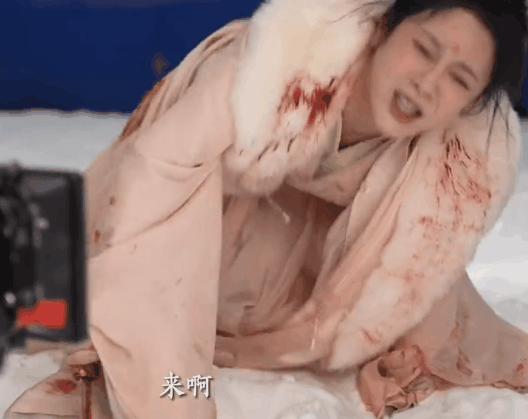 Cảnh khóc của Dương Tử cũng gây tranh cãi vì dùng lực nhiều, rập khuôn các phim trước. Cảnh khóc của Dương Tử cũng gây tranh cãi vì dùng lực nhiều, rập khuôn các phim trước.