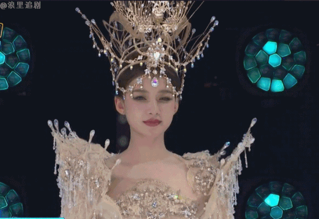 Tôn Di múa mở màn thay Nữ thần Kim Ưng năm nay.