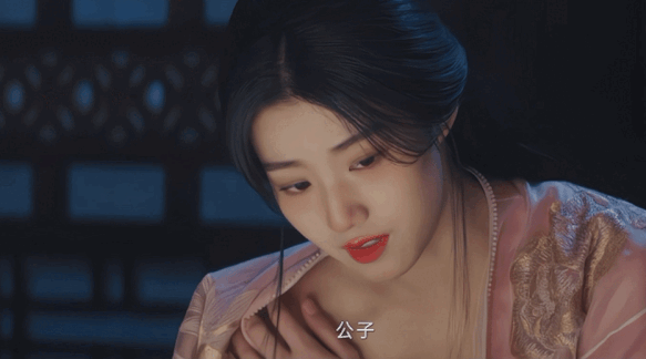 Cảnh tắm của Thượng Quang Thiển (Lư Dục Hiểu) và Cung Thượng Giác (Thừa Lỗi) được đánh giá hấp dẫn dù không có cảnh hôn môi hay động chạm da thịt. Cảnh tắm của Thượng Quang Thiển (Lư Dục Hiểu) và Cung Thượng Giác (Thừa Lỗi) được đánh giá hấp dẫn dù không có cảnh hôn môi hay động chạm da thịt.