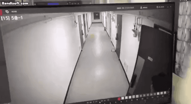 Thủ phạm đã đợi cô suốt 13 tiếng sau đó ra tay tấn công nữ streamer xinh đẹp. Đến nay sự việc vẫn chưa được xử lý. Thủ phạm đã đợi cô suốt 13 tiếng sau đó ra tay tấn công nữ streamer xinh đẹp. Đến nay sự việc vẫn chưa được xử lý.