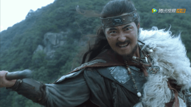 Bên cạnh đó, khán giả bức xúc hơn khi các đạo diễn sáng tạo ra cách quay cảnh võ thuật kiểu mới, bị gọi là &quot;võ lười&quot;. Trong đó, diễn viên hầu như không di chuyển mà lạm dụng kỹ xảo để tạo ra những cảnh võ thuật được quay nhanh, chóng mặt, đánh lừa người xem. Hình ảnh trên nằm trong phim Tuyết trung hãn đao hành, dự án vốn được trông đợi có những cuộc chiến giang hồ gay cấn để cứu dòng phim võ hiệp Trung Quốc đang chết dần. Nhưng kết quả, cảnh quay xử lý tệ nhận về ý kiến chỉ trích của người xem.