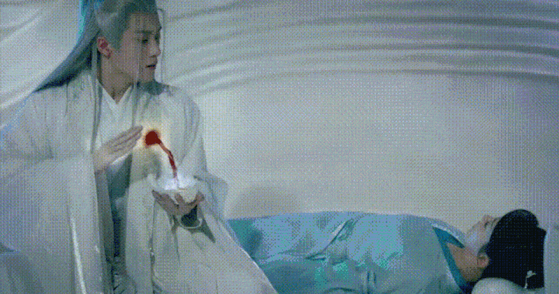 Phim Trường tương tư của Dương Tử là một trong những dự án hot của mùa hè 2023 trên màn ảnh Hoa ngữ. Phim lúc đầu được khen ngợi có kỹ xảo mượt mà, đẹp mắt, nhưng những tập sau càng để lộ việc qua loa trong các cảnh cần kỹ xảo như cảnh Tương Liễu (Đàn Kiện Thứ) lấy máu cứu Tiểu Yêu (Dương Tử). Trong nguyên tác, yêu quái Tương Liễu lấy máu ở đầu quả tim, thay vì để Tương Liễu lấy ra vài giọt máu sẽ hợp lý, tạo cảm xúc tốt hơn, đoàn phim tạo ra cảnh máu chảy như vòi phun nước.