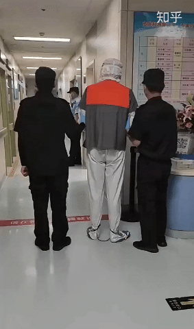 Ngô Diệc Phàm bị cho là đang tìm cách giả bệnh. Ngô Diệc Phàm bị cho là đang tìm cách giả bệnh.