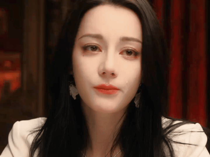 Địch Lệ Nhiệt Ba được khen diễn xuất tiến bộ, tạo hình đẹp.