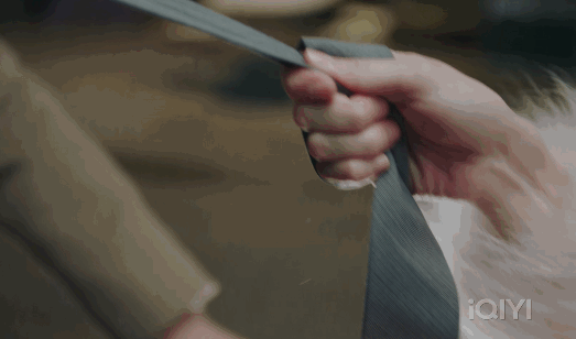 Tình tiết khoa trương, diễn xuất làm màu của hai nhân vật chính do Cung Tuấn và Chung Sở Hy thể hiện.