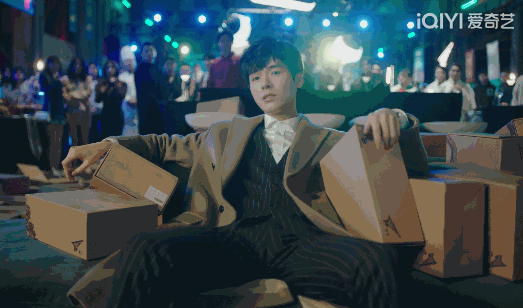 Tình tiết khoa trương, diễn xuất làm màu của hai nhân vật chính do Cung Tuấn và Chung Sở Hy thể hiện.