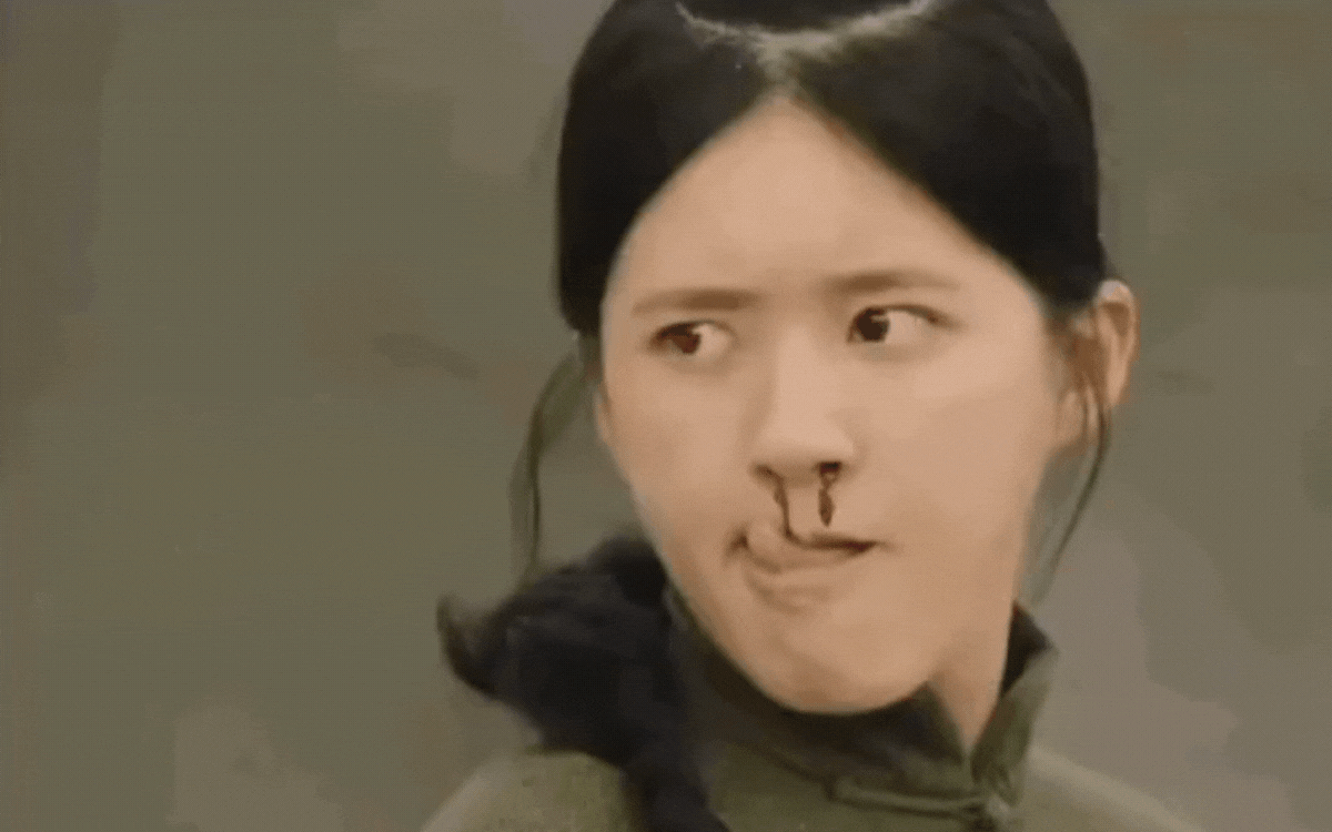 Cách diễn khoa trương, biểu cảm có phần láo xược, thiếu tinh tế của Triệu Lộ Tư lặp lại ở nhiều phim.