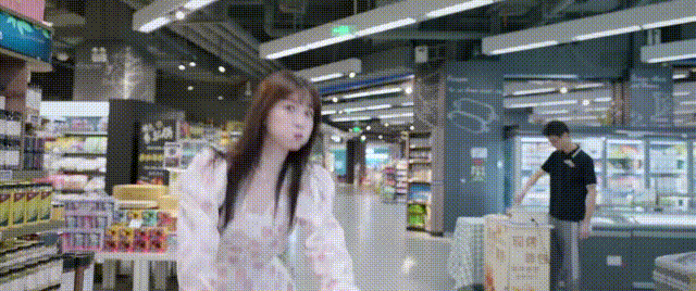 Giới chuyên môn nhận định Ngu Thư Hân lười biếng trong sáng tạo nghệ thuật.