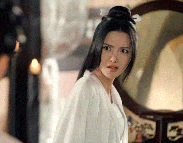 Nữ diễn viên Trương Chỉ Khê từng khiến khán giả rung động với vẻ đẹp mặn mà và diễn xuất tự nhiên khi thể hiện vai Chân Mật trong Quân sự liên minh. Song, khi xem phim Sáng như trăng trong mây, nữ diễn viên 36 tuổi bị đánh giá diễn khoa trương, trợn mắt nghiến răng khiến người xem khó chịu. Nữ diễn viên Trương Chỉ Khê từng khiến khán giả rung động với vẻ đẹp mặn mà và diễn xuất tự nhiên khi thể hiện vai Chân Mật trong Quân sự liên minh. Song, khi xem phim Sáng như trăng trong mây, nữ diễn viên 36 tuổi bị đánh giá diễn khoa trương, trợn mắt nghiến răng khiến người xem khó chịu.