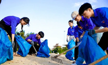 Bạn trẻ Đà Nẵng, Cần Thơ ra quân vệ sinh môi trường 