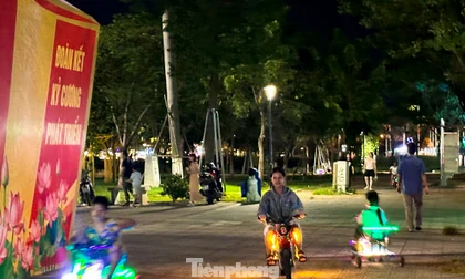 Xe điện tự chế chạy bát nháo trong công viên ở Đà Nẵng, nguy hiểm rình rập người đi bộ 