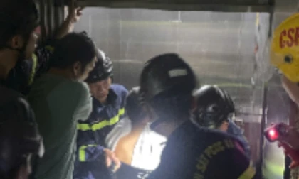 Giải cứu nhân viên y tế và 2 bệnh nhân mắc kẹt trong thang máy bệnh viện ở Đà Nẵng