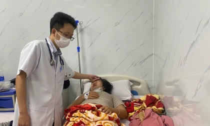 Số ca nhập viện nghi ngộ độc do ăn bánh mì ở Quảng Ngãi tiếp tục tăng