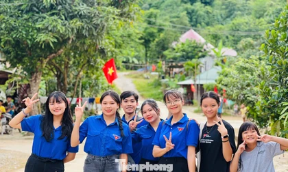 Mùa hè xanh, rủ nhau lên núi dạy bơi, dạy trẻ em tự vệ