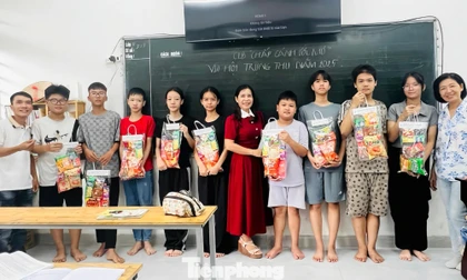 Cô giáo 27 năm gieo chữ miễn phí giúp học sinh nghèo Đà Nẵng