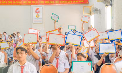 Hàng trăm học sinh lần đầu trải nghiệm cải cách của Hoàng đế Minh Mạng