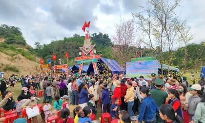 Rộn ràng 'Xuân biên phòng - Ấm lòng dân bản' ở xã biên giới Đà Nẵng