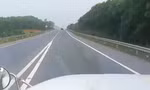 Xử lý tài xế có pha vượt ẩu 'thót tim' trên cao tốc Cam Lộ - La Sơn