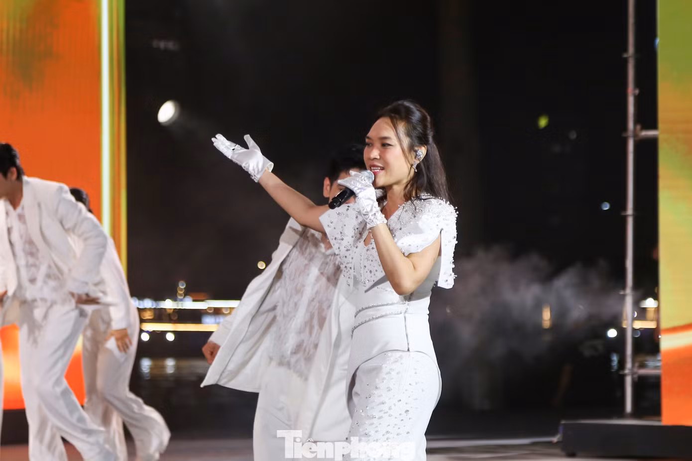 tp-gala-to-quoc-binh-yen-2.jpg