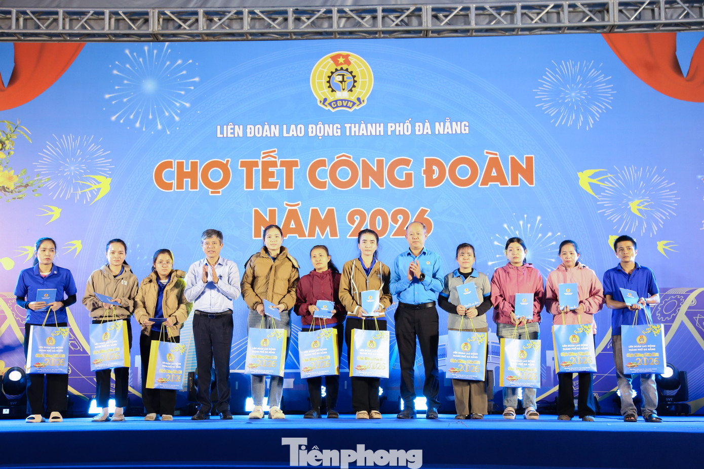 tp-cong-nhan-sam-tet-0-dong-20.jpg