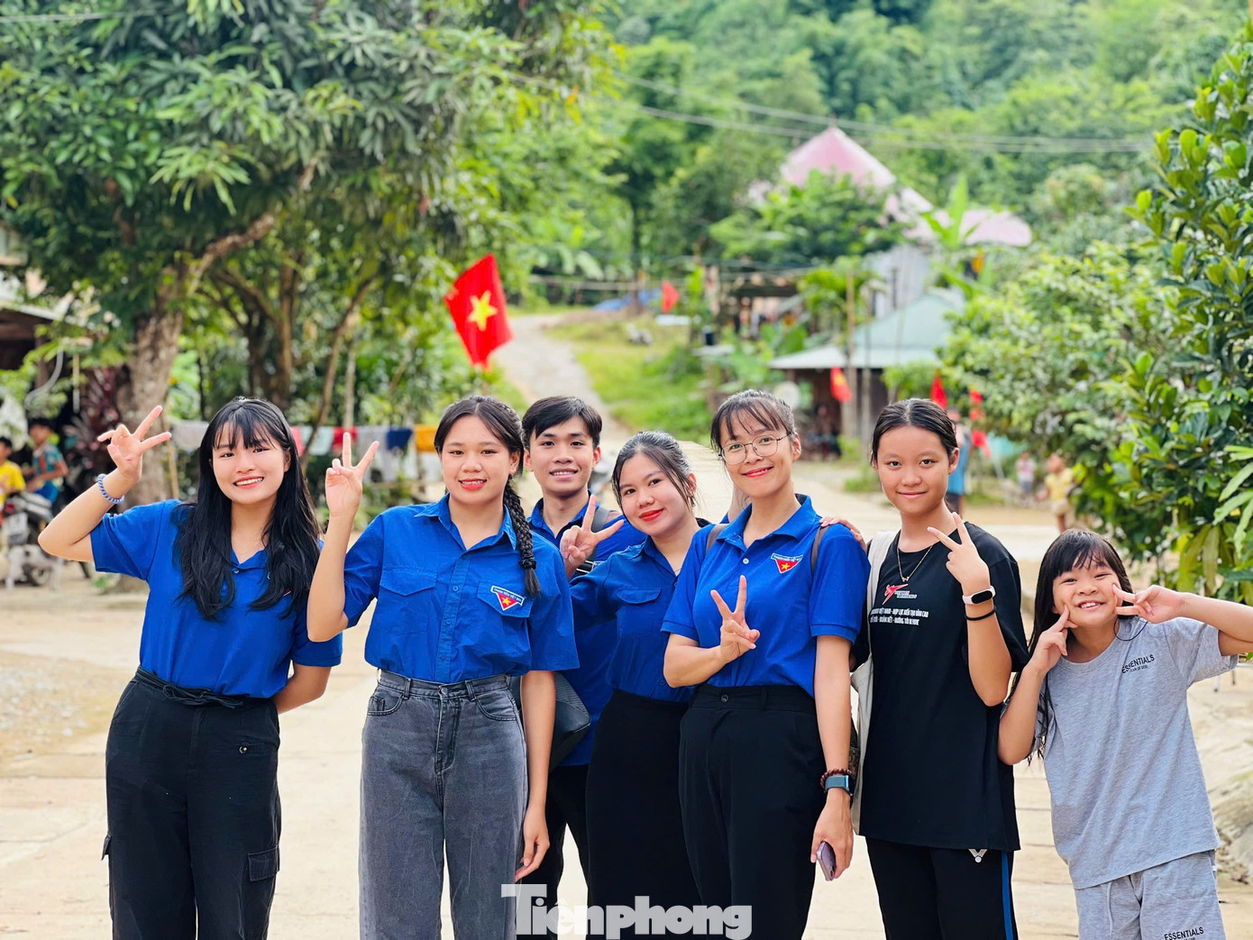 "Các lớp học kỹ năng được duy trì đều đặn trong các Chiến dịch Mùa hè xanh đã trở thành hoạt động ý nghĩa, góp phần giúp các em nhỏ ở vùng sâu, vùng xa, vùng khó nâng cao các kỹ năng phòng chống đuối nước, tự vệ và phòng chống xâm hại; góp phần phòng ngừa tai nạn thương tâm, nâng cao ý thức của người dân, đặc biệt là trẻ em, trong việc đảm bảo an toàn của bản thân", anh Toản nói. tp-len-nui-day-boi-1.jpg