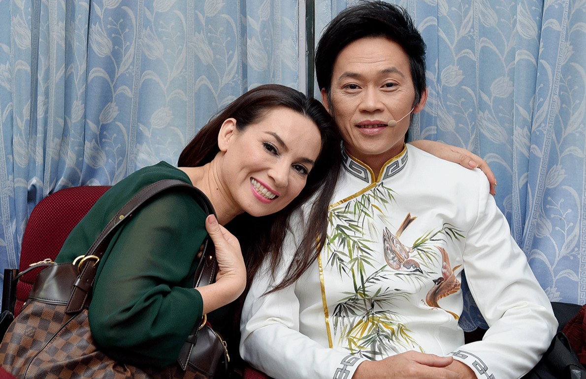 Nghệ sĩ Hoài Linh và ca sĩ Phi Nhung là đồng nghiệp thân thiết. 