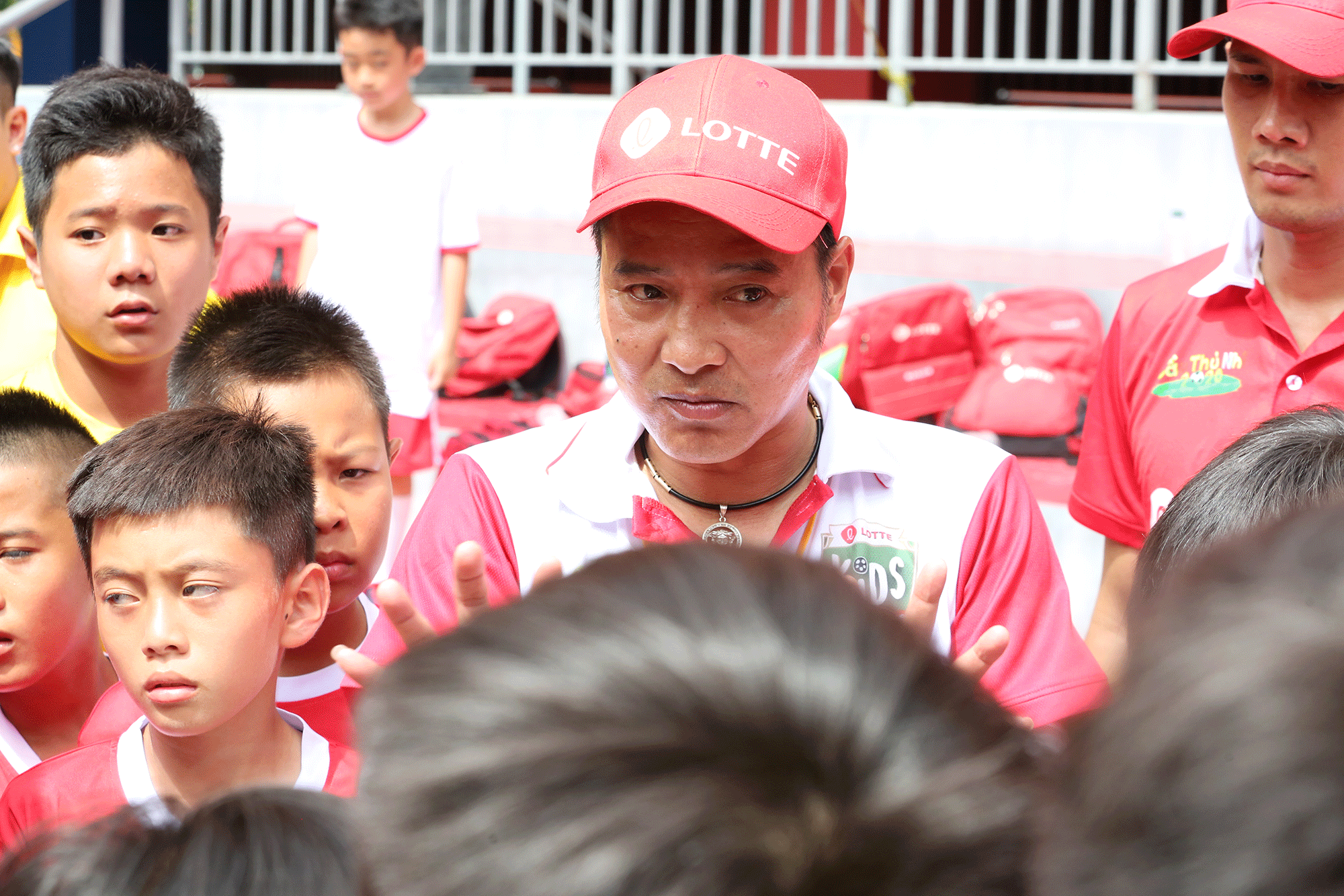 HLV Nguyễn Hồng Sơn bị học trò viết đơn ‘khiếu nại’ tại show truyền hình thực tế