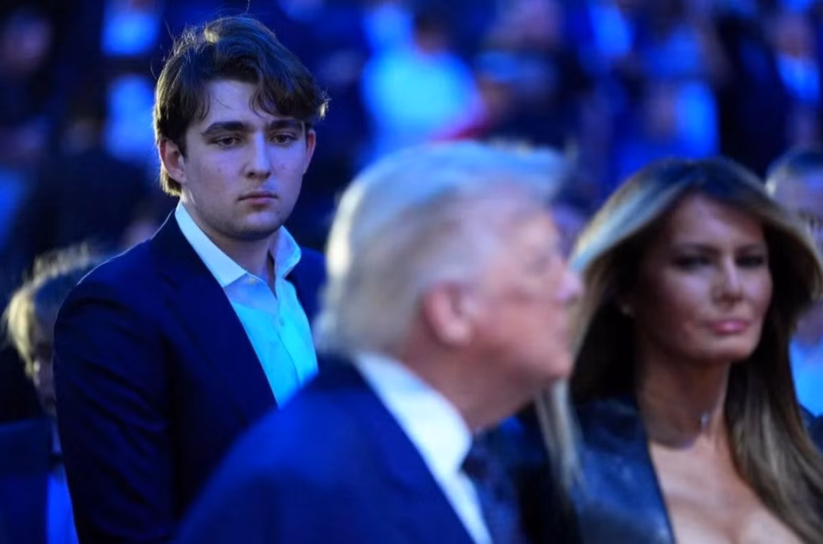Barron Trump xuất hiện với kiểu tóc mới tại sự kiện ở Nhà Trắng