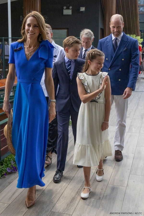 William - Kate và 2 con lớn trong lần xuất hiện mới nhất. Ảnh: Andrew Parsons/ AELTC. fam.jpg