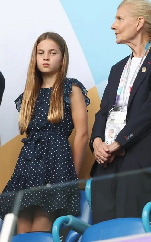 Charlotte cũng được khen là rất nghiêm túc và lịch sự. Ảnh: Getty. standing.jpg