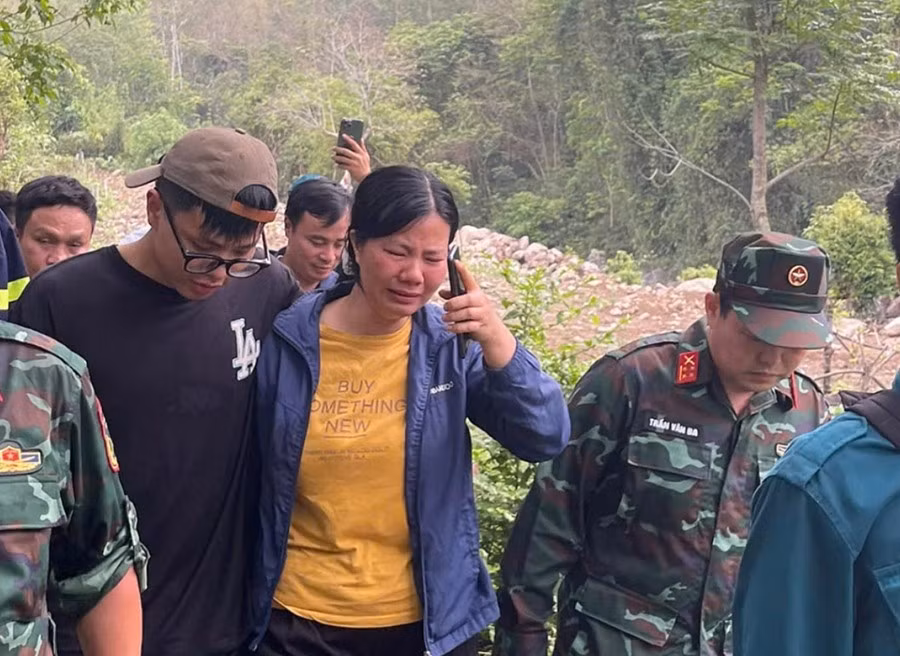 Lực lượng cứu hộ tìm thấy nam sinh bị lạc trong rừng Tam Đảo