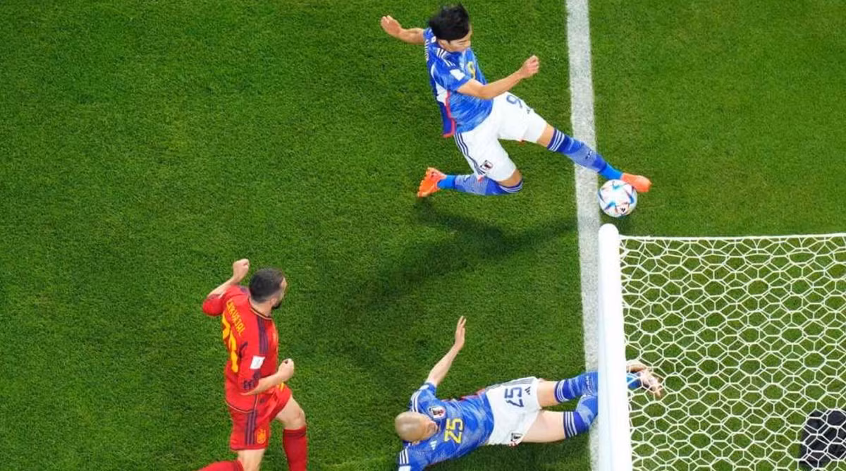 Tình huống dẫn tới bàn thắng của Nhật Bản trước Tây Ban Nha tại World Cup 2022