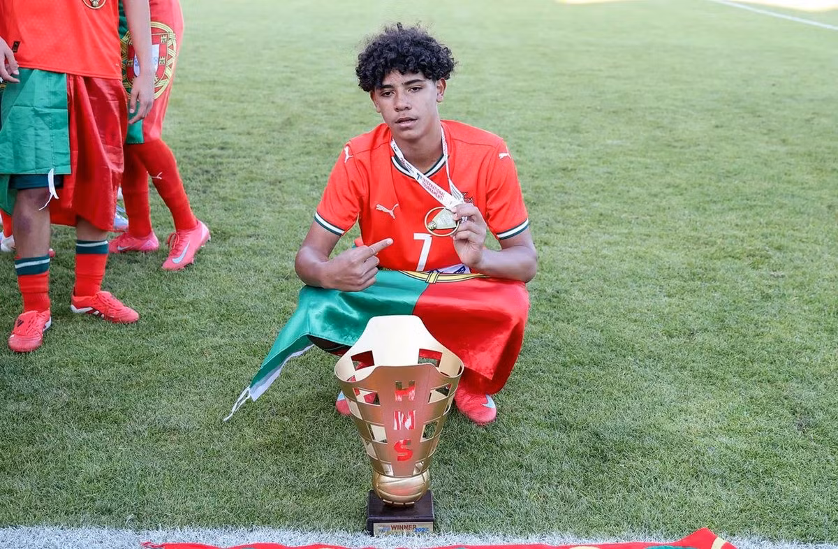 ronaldo-jr-doi-tre-bo-dao-nha.jpg